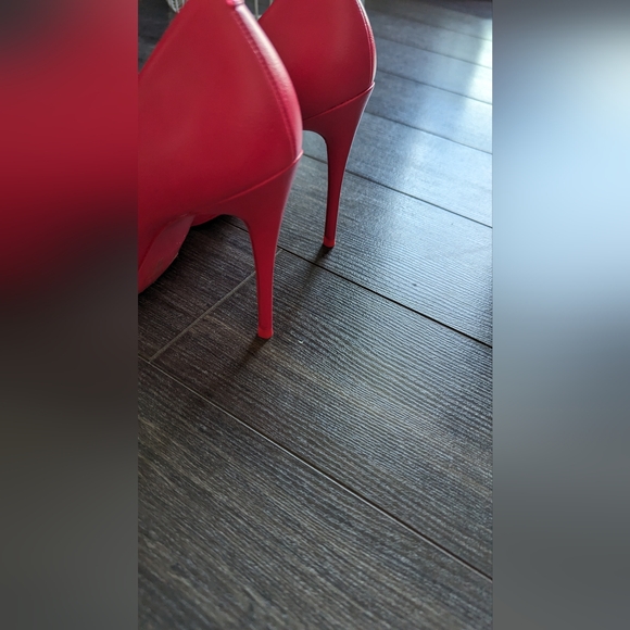 Heels - Picture 2 of 3